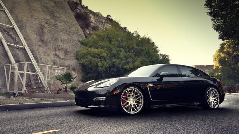 La valeur privilégiée de deux voitures sportive Porsche