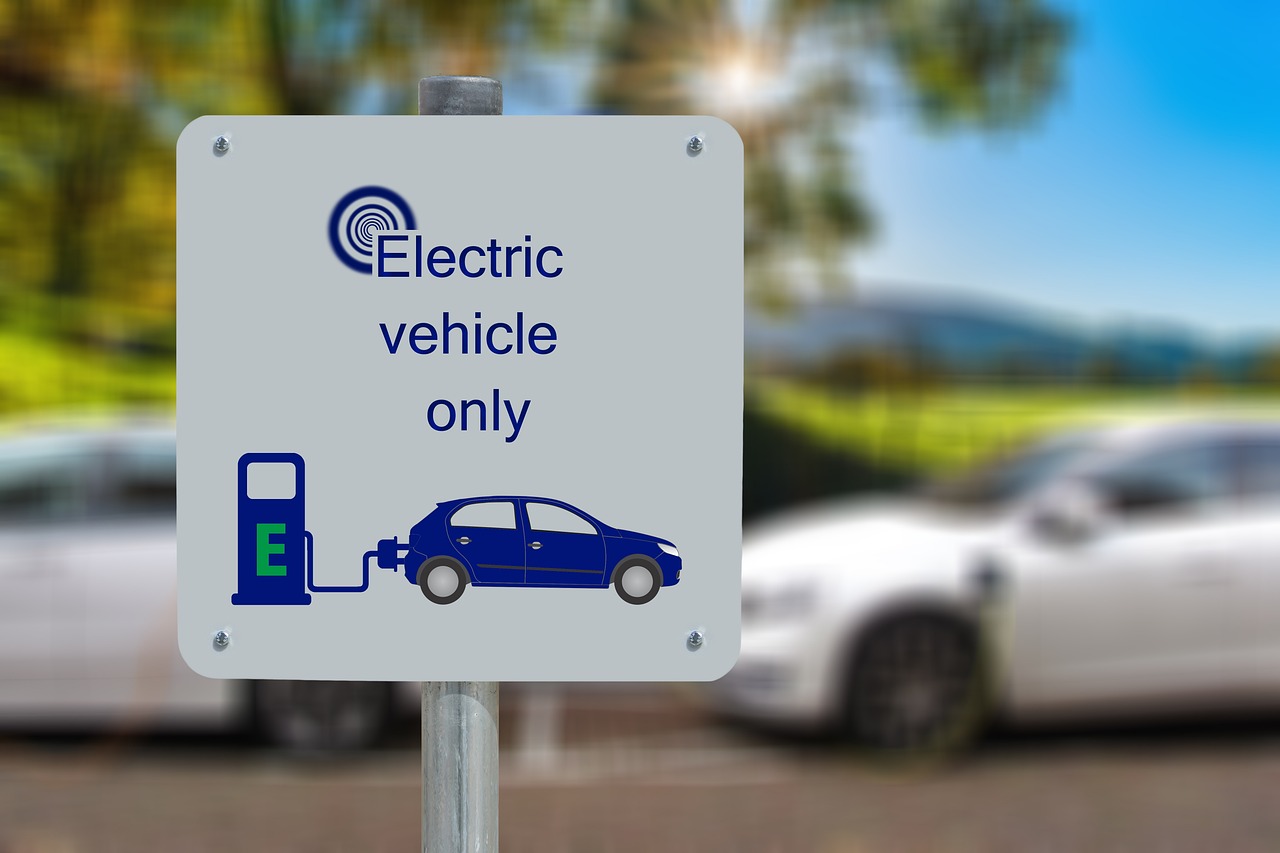 Borne de recharge pour voiture électrique dans une station-service